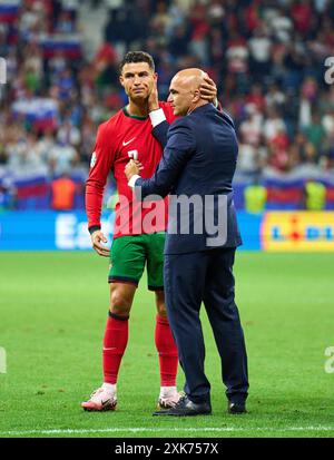 Team POR au tir de pénalité de 11 m, Roberto Martinez, entraîneur principal POR, team manager, entraîneur, Cristiano RONALDO, Por 7 dans le Best of 16 match PORTUGAL - SLOVÉNIE 3-0 N.E. des Championnats d'Europe de l'UEFA 2024 le 01 juillet 2024 à Francfort, Allemagne. Photographe : Peter Schatz Banque D'Images