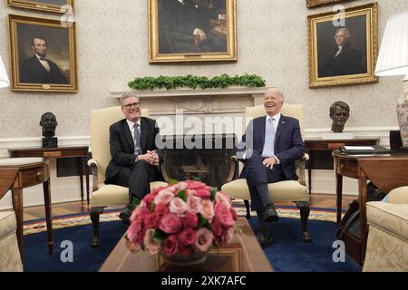 Photo datée du 10/07/24 du premier ministre Sir Keir Starmer rencontre le président américain Joe Biden à la Maison Blanche à Washington DC. Le président Biden s'est retiré de sa candidature pour sa réélection, disant: "Je crois qu'il est dans l'intérêt de mon parti et du pays que je me retire." Date d'émission : dimanche 21 juillet 2024. Le premier ministre a rendu hommage au président Biden, déclarant qu'il aurait pris sa décision de se retirer "sur la base de ce qu'il croit être dans l'intérêt supérieur du peuple américain". Banque D'Images