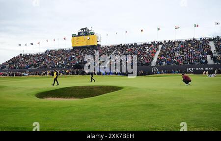 Troon, Royaume-Uni. 21 juillet 2024. L'américain Xander Schauffele sur le 18e green au 152e Open Championship au Royal Troon Golf Club de Troon, en Écosse, le dimanche 21 juillet 2024. Schauffele a gagné par deux tirs avec un score de neuf sous par. Photo de Hugo Philpott/U crédit : UPI/Alamy Live News Banque D'Images