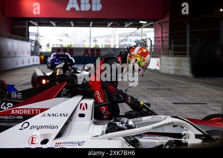 Londres, Royaume Uni. 21 juillet 2024. MORTARA Edoardo (SWI), Mahindra Racing, Mahindra M9Electro, portrait lors de l'ePrix de Hankook Londres 2024, 10e meeting du Championnat du monde ABB FIA Formula E 2023-24, sur l'Excel Londres du 18 au 21 juin 2024 à Londres, Royaume-Uni - photo Javier Jimenez/DPPI crédit : DPPI Media/Alamy Live News Banque D'Images