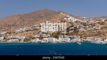 Gialos, le port de l'île iOS, Cyclades, Grèce Banque D'Images