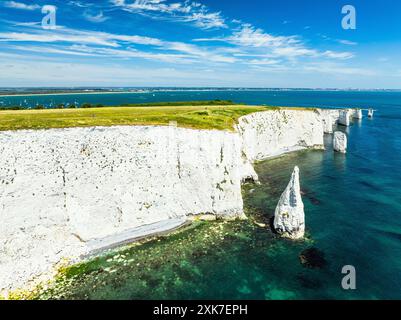 White Cliffs of Old Harry Rocks Jurassic Coast d'un drone, Dorset Coast, Poole, Angleterre Banque D'Images