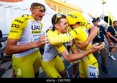 Tour de France 2024 - 111ème édition - 21ème étape Monaco - Nice 34,7 km - 21/07/2024 - Tadej Pogacar (SLO - UAE Team Emirates) - Nils Politt (GER - UAE Team Emirates) - Pavel Sivakov (FRA - UAE Team Emirates) - photo Luca Bettini/Pool/GodingImages crédit : Peter Goding/Alamy Live News Banque D'Images