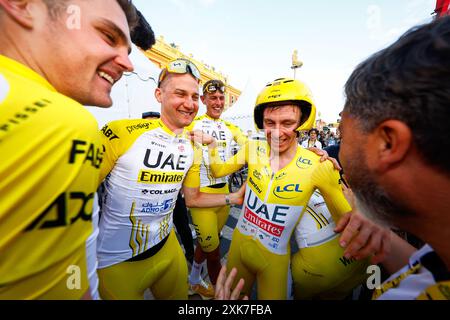 Tour de France 2024 - 111ème édition - 21ème étape Monaco - Nice 34,7 km - 21/07/2024 - Tadej Pogacar (SLO - UAE Team Emirates) - Tim Wellens (bel - UAE Team Emirates) - photoLuca Bettini/Pool/GodingImages crédit : Peter Goding/Alamy Live News Banque D'Images