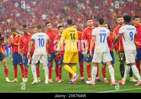 Présentation de l'équipe : Lamine Yamal, ESP 19 Nico Williams, ESP 17 Rodrigo, ESP 16 Aymeric Laporte, ESP 14 Unai Simon, ESP 23 Kylian MBAPPE, FRA 10 Mike Maignan, FRA 16 gardien de but, William Saliba, FRA 17 Aurelien Tchouameni, FRA 8 dans le match de demi-finale ESPAGNE - FRANCE 2-1 des Championnats d'Europe de l'UEFA 2024 le 9 juillet 2024 à Munich, Allemagne. Photographe : Peter Schatz Banque D'Images