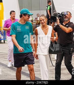 Mogyorod, Hongrie. 21 juillet 2024. Lance Stroll (CAN) - Aston Martin Aramco F1 Team - Aston Martin AMR24 - Mercedes et sa petite amie Sara Pagliaroli (ITA) modèle, lors de Raceday, le dimanche 21 juillet, du Grand Prix de Hongrie de formule 1 2024, prévu sur Hungaroring Track à Mogyorod, Budapest, Hongrie, 19 juillet au 21 juillet 2024 (photo par Alessio de Marco/Sipa USA) crédit : Sipa USA/Alamy Live News Banque D'Images