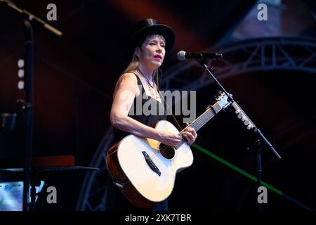 Sängerin Suzanne Vega BEI ihrem Konzert live im Renaissancehof der Kulmbacher Plassenburg. Kulmbach, 20.07.2024 Bayern Deutschland *** chanteuse Suzanne Vega lors de son concert live dans la cour Renaissance de Kulmbachs Plassenburg Kulmbach, 20 07 2024 Bayern Allemagne Copyright : xDwixAnoraganingrumx Banque D'Images