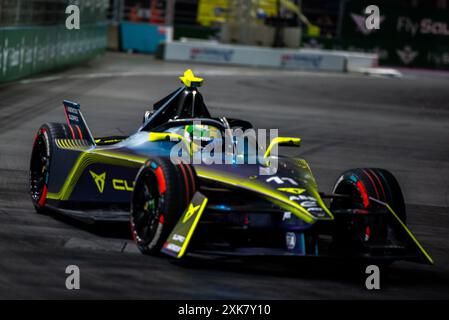 Londres, Royaume-Uni. 20 juillet 2024. Les pilotes ABT Cupra Lucas Di Grassi et Nico Muller courent lors de la course de formule E-Prix Hankook Londres 1 à Excel Centre. (Photo de Loredana Sangiuliano/SOPA images/Sipa USA) crédit : Sipa USA/Alamy Live News Banque D'Images