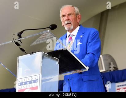 Cooperstown, États-Unis. 21 juillet 2024. Les nouveaux membres du National Baseball Hall of Fame, Jim Leyland, discute de sa carrière lors de la cérémonie d'intronisation du Hall of Fame de la Ligue majeure de baseball pour les 2024 intronisés à Cooperstown, New York, le dimanche 21 juillet 2024. Photo de George Napolitano/UPI crédit : UPI/Alamy Live News Banque D'Images