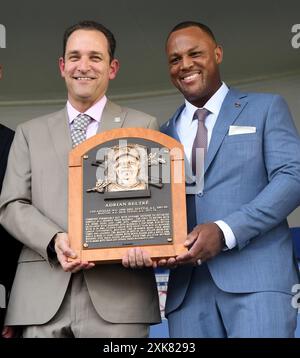 Cooperstown, États-Unis. 21 juillet 2024. Les nouveaux membres du National Baseball Hall of Fame, Adrian Beltre, expose ses plaques lors de la cérémonie d'intronisation du Major League Baseball Hall of Fame pour 2024 intronisés à Cooperstown, New York, le dimanche 21 juillet 2024. Photo de George Napolitano/UPI crédit : UPI/Alamy Live News Banque D'Images