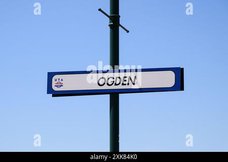 Ogden, UT, États-Unis - 10 juin 2024 ; panneau à la gare UTA Utah transit Autority à Ogden avec logo Banque D'Images