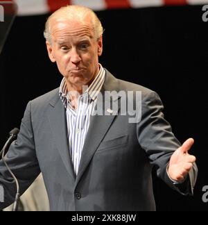 Tamarac, États-Unis d'Amérique. 28 septembre 2012. TAMARAC, FL - SEPTEMBRE 28 : le vice-président des États-Unis, Joe Biden, prend la parole au cours d'un événement de campagne à Kings point. Biden continue de faire campagne dans tout le pays avant les élections générales. Le 28 septembre 2012 à Tamarac, Floride. Personnes: Joe Biden crédit: Storms Media Group/Alay Live News Banque D'Images