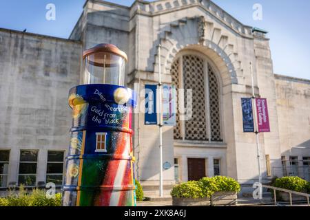 Light the South Art Trail 2024 - une installation artistique de petits phares colorés dans toute la ville de Southampton avec la contribution d'une variété d'artistes, Hampshire, Angleterre, Royaume-Uni Banque D'Images