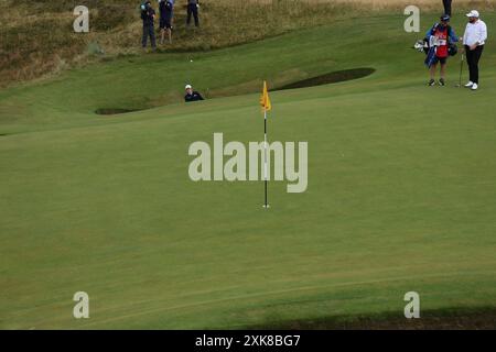 Matt Fitzpatrick d'Angleterre et Shane Lowry d'Irlande sur le 8 trous lors de la deuxième journée des Championnats de golf britanniques 2024 au Royal Troon Golf Club à Troon, en Écosse, le 19 juillet 2024. Crédit : Koji Aoki/AFLO SPORT/Alamy Live News Banque D'Images