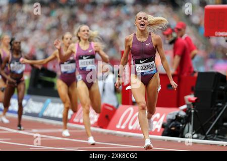 Keely HODGKINSON (Grande-Bretagne) remportant la finale du 800 m féminin en 2024, IAAF Diamond League, London Stadium, Queen Elizabeth Olympic Park, Stratford, Londres, Royaume-Uni. Banque D'Images