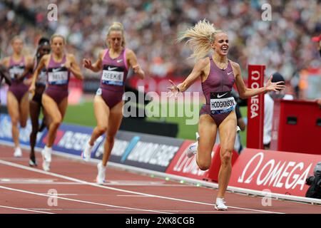 Keely HODGKINSON (Grande-Bretagne) remportant la finale du 800 m féminin en 2024, IAAF Diamond League, London Stadium, Queen Elizabeth Olympic Park, Stratford, Londres, Royaume-Uni. Banque D'Images