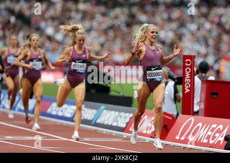 Keely HODGKINSON (Grande-Bretagne) remportant la finale du 800 m féminin en 2024, IAAF Diamond League, London Stadium, Queen Elizabeth Olympic Park, Stratford, Londres, Royaume-Uni. Banque D'Images