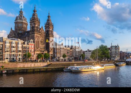 Basilique Saint-Nicolas situé dans le quartier du Vieux Centre d'Amsterdam, pays-Bas Banque D'Images