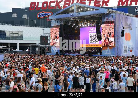 Kiev, Ukraine. 21 juillet 2024. Vue générale du festival de musique Atlas United 2024. Avec la plateforme de collecte de fonds UNITED24, les organisateurs du festival espèrent lever 100 millions d’UAH (Hryvnias ukrainiens), soit environ 2,41 millions de dollars pour acheter des drones. Compte tenu de la guerre en cours en Ukraine, les organisateurs ont fourni aux visiteurs de grands abris contre les raids aériens. (Photo par Aleksandr Gusev/SOPA images/SIPA USA) crédit : SIPA USA/Alamy Live News Banque D'Images