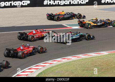 01 VERSTAPPEN Max (nld), Red Bull Racing RB20, action 04 NORRIS Lando (gbr), McLaren F1 Team MCL38, action 16 LECLERC Charles (mco), Scuderia Ferrari SF-24, action 44 HAMILTON Lewis (gbr), Mercedes AMG F1 Team W15, départ, spectateurs, fans lors du Grand Prix de Hongrie de formule 1 2024, 13ème manche du Championnat du monde de formule 1 2024 du 19 au 21 juillet 2024 sur le Hungaroring, à Mogyorod, Hongrie Banque D'Images