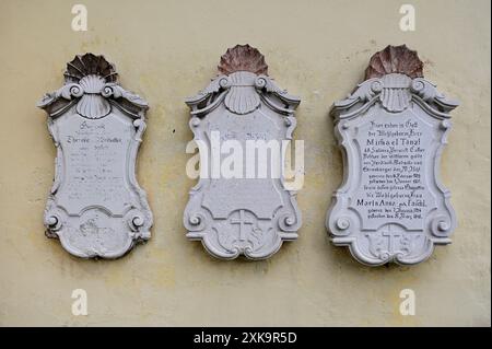 Bad Ischl, haute-Autriche, Autriche. Partie historique du cimetière de Bad Ischl. Pierre tombale historique à partir du XVIIe siècle Banque D'Images