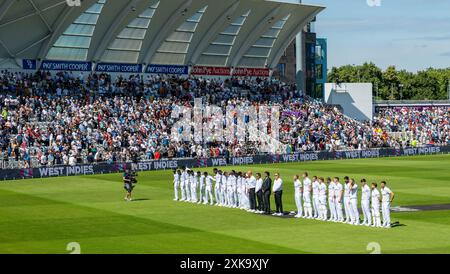 Les joueurs d'Angleterre et des Antilles s'alignent pour les hymnes nationaux le premier jour du 2e test match entre l'Angleterre et les Antilles. Banque D'Images