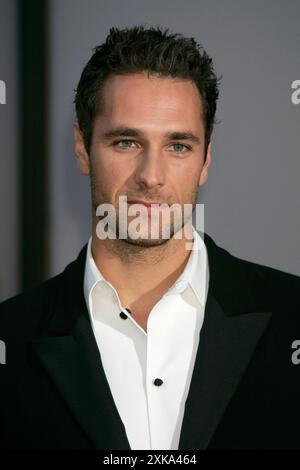 Raoul Bova BEI der Festivaleröffnung mit der Premiere des Kinofilms The terminal auf der Biennale di Venezia 2004 / 61. Internationale Filmfestspiele von Venedig im Palazzo del Cinema. Venedig, 01.09.2004 *** Raoul Bova à l'ouverture du festival avec la première du long métrage The terminal à la Biennale di Venezia 2004 61 Venice International film Festival au Palazzo del Cinema Venise, 01 09 2004 Foto:xD.xBedrosianx/xFuturexImagex terminal 4930 Banque D'Images