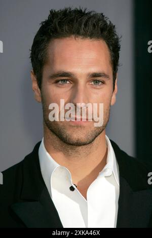 Raoul Bova BEI der Festivaleröffnung mit der Premiere des Kinofilms The terminal auf der Biennale di Venezia 2004 / 61. Internationale Filmfestspiele von Venedig im Palazzo del Cinema. Venedig, 01.09.2004 *** Raoul Bova à l'ouverture du festival avec la première du long métrage The terminal à la Biennale di Venezia 2004 61 Venice International film Festival au Palazzo del Cinema Venise, 01 09 2004 Foto:xD.xBedrosianx/xFuturexImagex terminal 4932 Banque D'Images