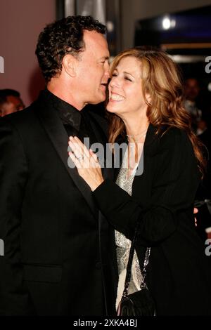 Tom Hanks mit Ehefrau Rita Wilson BEI der Festivaleröffnung mit der Premiere des Kinofilms The terminal auf der Biennale di Venezia 2004 / 61. Internationale Filmfestspiele von Venedig im Palazzo del Cinema. Venedig, 01.09.2004 *** Tom Hanks avec sa femme Rita Wilson à l'ouverture du festival avec la première du film The terminal à la Biennale di Venezia 2004 61 Venice International film Festival au Palazzo del Cinema Venise, 01 09 2004 Foto:xD.xBedrosianx/xFuturexImagex terminal 4966 Banque D'Images