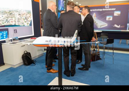 Aéroport de Farnborough, Hampshire, Royaume-Uni. 22 juillet 2024. Les entreprises militaires et de l’aviation civile du monde se sont réunies pour présenter et visionner les dernières technologies aérospatiales Banque D'Images