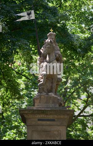 Statue de Saint Venceslas dans le fort historique de Vysehrad sur la rive est de la rivière Vltava à Prague, capitale de la République tchèque, le 18 juillet 2024 Banque D'Images
