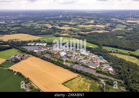 Luftbild, Movie Park Allemagne Übersicht, Wiesen und Felder, Kirchhellen-Nord-Ost, Bottrop, Ruhrgebiet, Nordrhein-Westfalen, Deutschland ACHTUNGxMINDESTHONORARx60xEURO *** vue aérienne, Movie Park Allemagne vue d'ensemble, prairies et champs, Kirchhellen Nord est, Bottrop, Ruhr area, Rhénanie du Nord-Westphalie, Allemagne ATTENTIONxMINDESTHONORARx60xEURO Banque D'Images