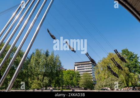 Sculpture de plongeurs près de la gare centrale d'Oslo, Norvège Banque D'Images