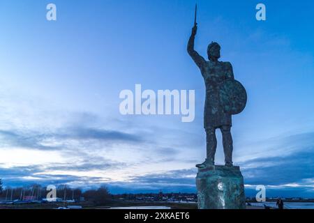 Statue de Byhrtnoth, ealdorman de Essex, par John Doubleday, 2006, La Promenade, Maldon, Essex, Angleterre Banque D'Images