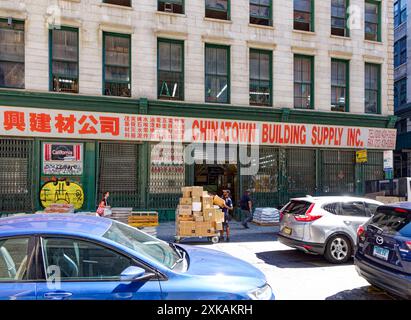 Quartier chinois de New York : le Latimer Building, 72 Walker Street, un loft commercial construit en 1862, fait partie du quartier historique Tribeca East de New York. Banque D'Images