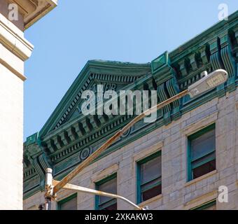 Quartier chinois de New York : le Latimer Building, 72 Walker Street, un loft commercial construit en 1862, fait partie du quartier historique Tribeca East de New York. Banque D'Images