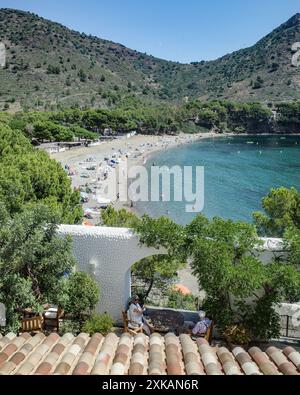 Roses, Espagne - 20 juillet 2024 : vue sur Cala Montjoi depuis les terrasses du restaurant El Bulli, Costa Brava Banque D'Images