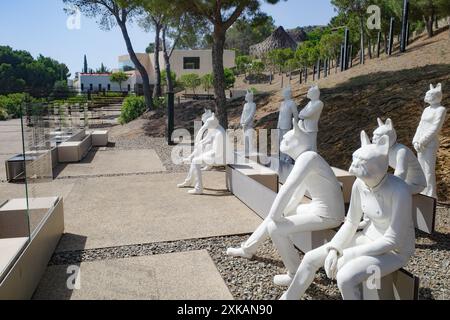 Roses, Espagne - 20 juillet 2024 : installation d'art bouledogue français au musée El Bulli 1846 à Cala Montjoi, Costa Brava Banque D'Images