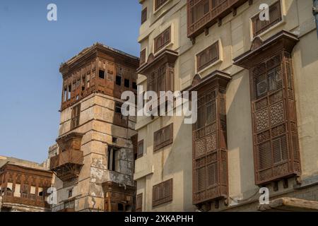 L'architecture historique de Djeddah (Al-Balad), bâtiments anciens avec fenêtres en bois et balcons, site de l'UNESCO, en Arabie Saoudite, moyen-Orient. Banque D'Images