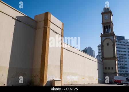 La Tour de l'horloge de la Médina de Casablanca le 8 octobre 2023. Casablanca, une ville en plein développement, est la capitale économique du Maroc et de la grande Banque D'Images