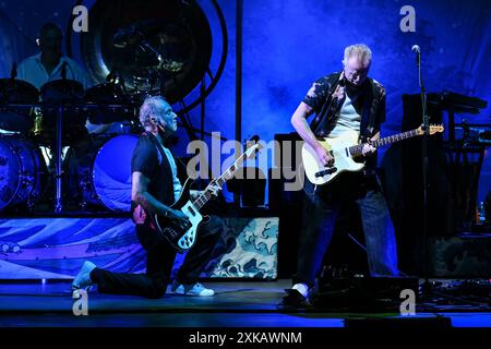 Guy Pratt et Gary Kemp de Saucerful of secrets de Nick Mason jouent lors de la tournée Set the Control Tour à l'Auditorium Parco della Musica Cavea à Rome, en Italie, le 21 juillet 2024. (Photo de Domenico Cippitelli/NurPhoto) Banque D'Images