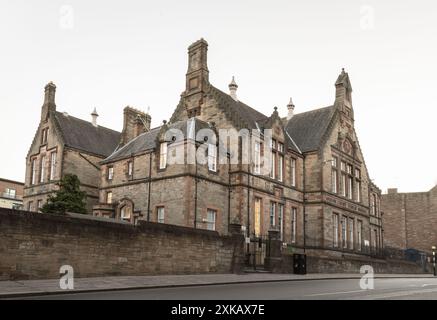 Édimbourg, Écosse - 17 janvier 2024 - vue extérieure de l'école publique Milton House ou de l'école primaire Royal Mile sur Royal Mile dans la vieille ville d'EDI Banque D'Images