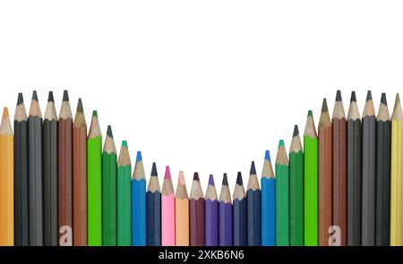 Crayon de couleur avec une pointe pointue sont magnifiquement disposés., isolés sur fond blanc et ont des chemins de détourage. Banque D'Images