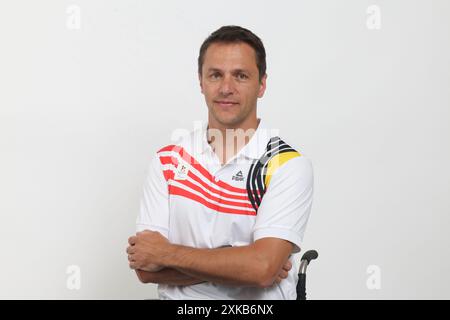 Bruxelles, Belgique. 22 juillet 2024. Le belge Christophe Jardon photographié lors d’une séance photo pour le Comité paralympique belge en prévision des Jeux Paralympiques de Paris 2024, à Bruxelles, le lundi 22 juillet 2024. BELGA PHOTO VIRGINIE LEFOUR crédit : Belga News Agency/Alamy Live News Banque D'Images