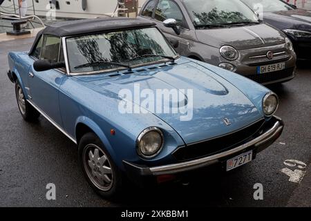 Pininfarina Spidereuropa, une voiture de sport cabriolet et successeur de Fiat 124 Sport Spider, fabriquée en Italie vers 1984, stationnée à Port Hercule Banque D'Images