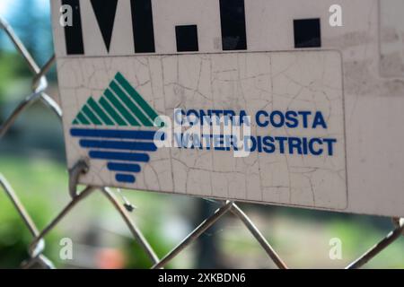 ÉTATS-UNIS. 19 avril 2024. Gros plan de l'enseigne pour Contra Costa Water District, Walnut Creek, Californie, 19 avril 2024. (Photo Smith Collection/Gado/Sipa USA) crédit : Sipa USA/Alamy Live News Banque D'Images