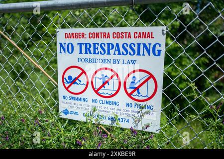 ÉTATS-UNIS. 19 avril 2024. Pas de panneau d'intrusion à Contra Costa canal Trail à Walnut Creek, Californie, le 19 avril 2024. (Photo Smith Collection/Gado/Sipa USA) crédit : Sipa USA/Alamy Live News Banque D'Images