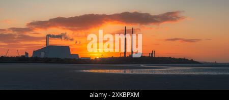 Lever de soleil de juillet sur Sandymount Strand Banque D'Images