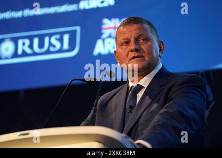 Ambassadeur ukrainien au Royaume-Uni, le général Valerii Zaluzhnyi, s'exprimant lors de la conférence sur la guerre terrestre de l'Institut Royal des services Unis (RUSI) 2024, à Church House à Westminster, dans le centre de Londres. Date de la photo : lundi 22 juillet 2024. Banque D'Images