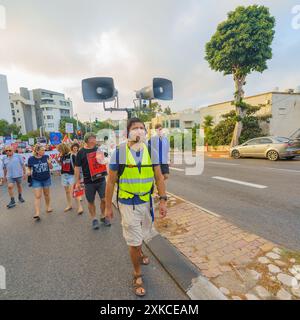 Haïfa, Israël - 20 juillet 2024 : les gens prennent part à une marche de protestation (porte-parole), Haïfa, Israël Banque D'Images